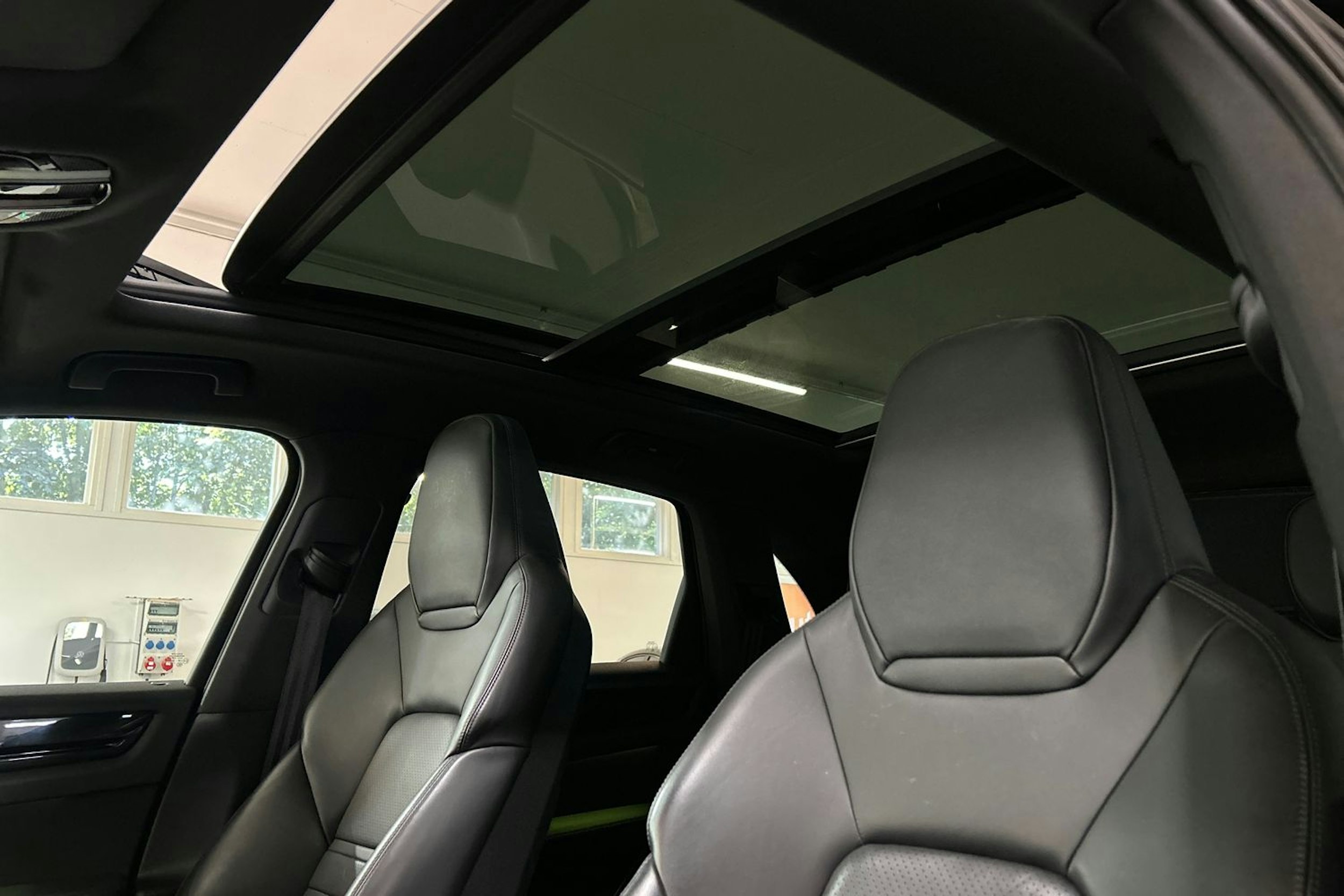 Musta Porsche Cayenne 2020 kuva 36.