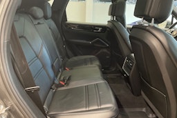 Harmaa Porsche Cayenne 2020 kuva 24.