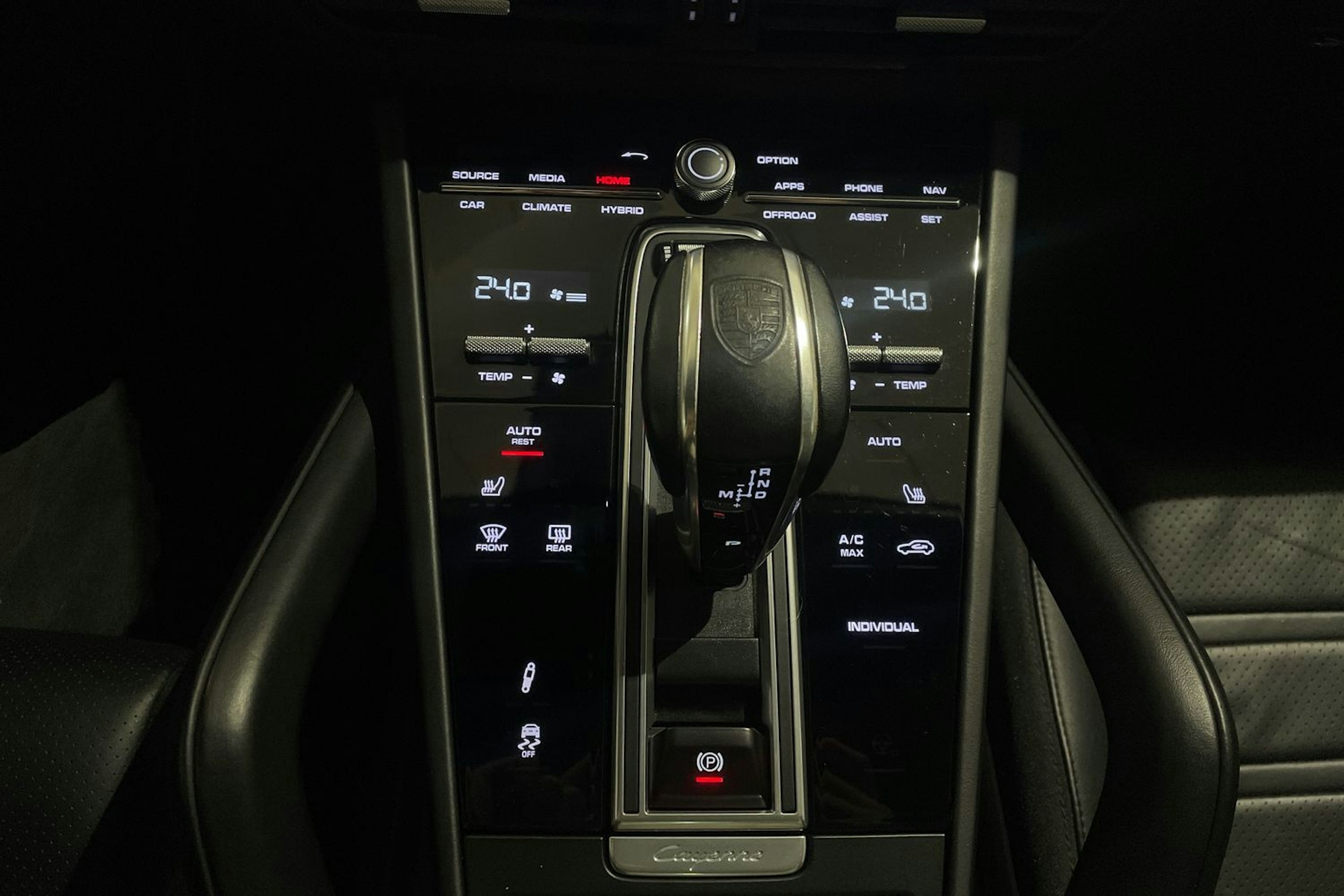 harmaa Porsche Cayenne 2020 kuva 13.