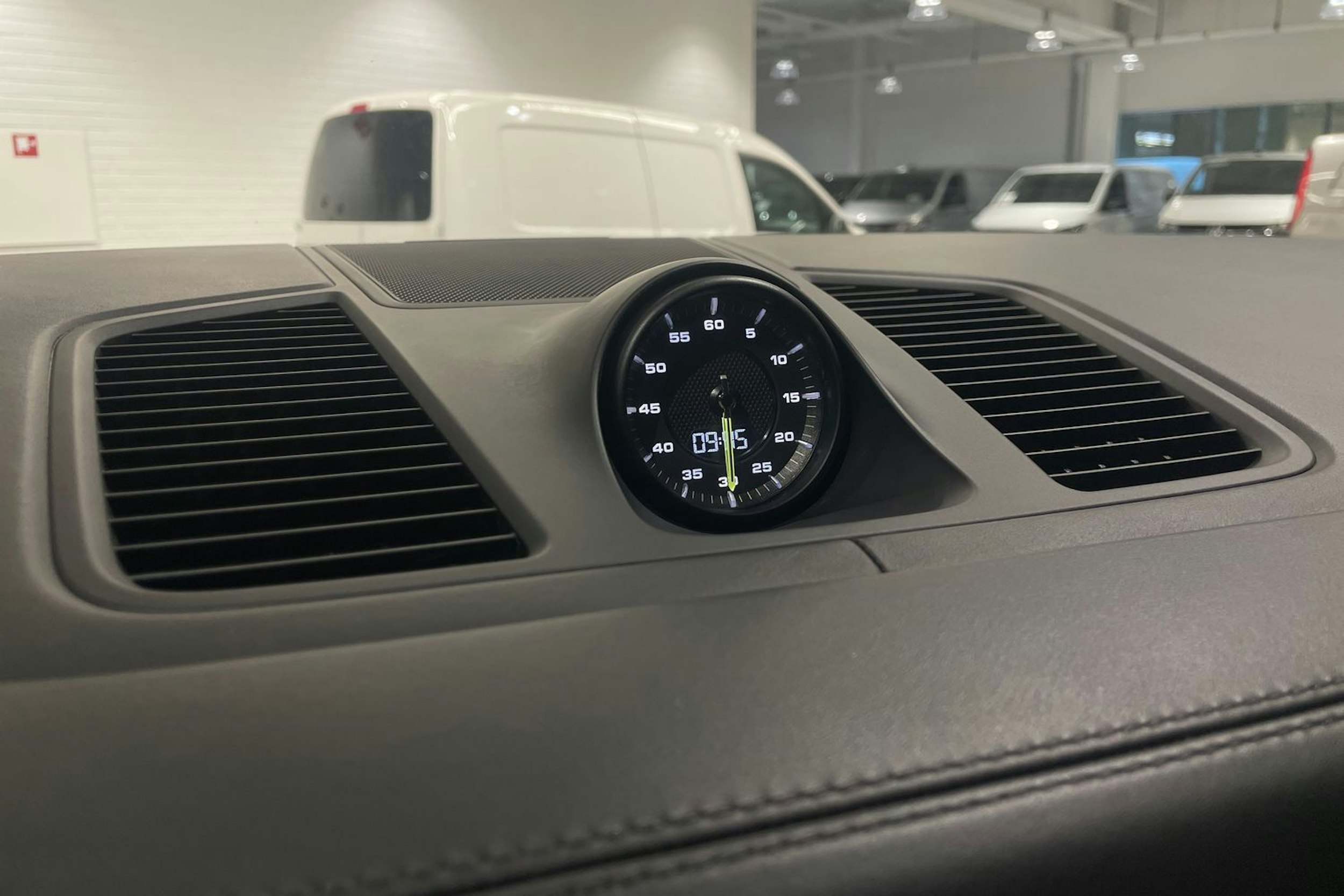 harmaa Porsche Cayenne 2020 kuva 15.