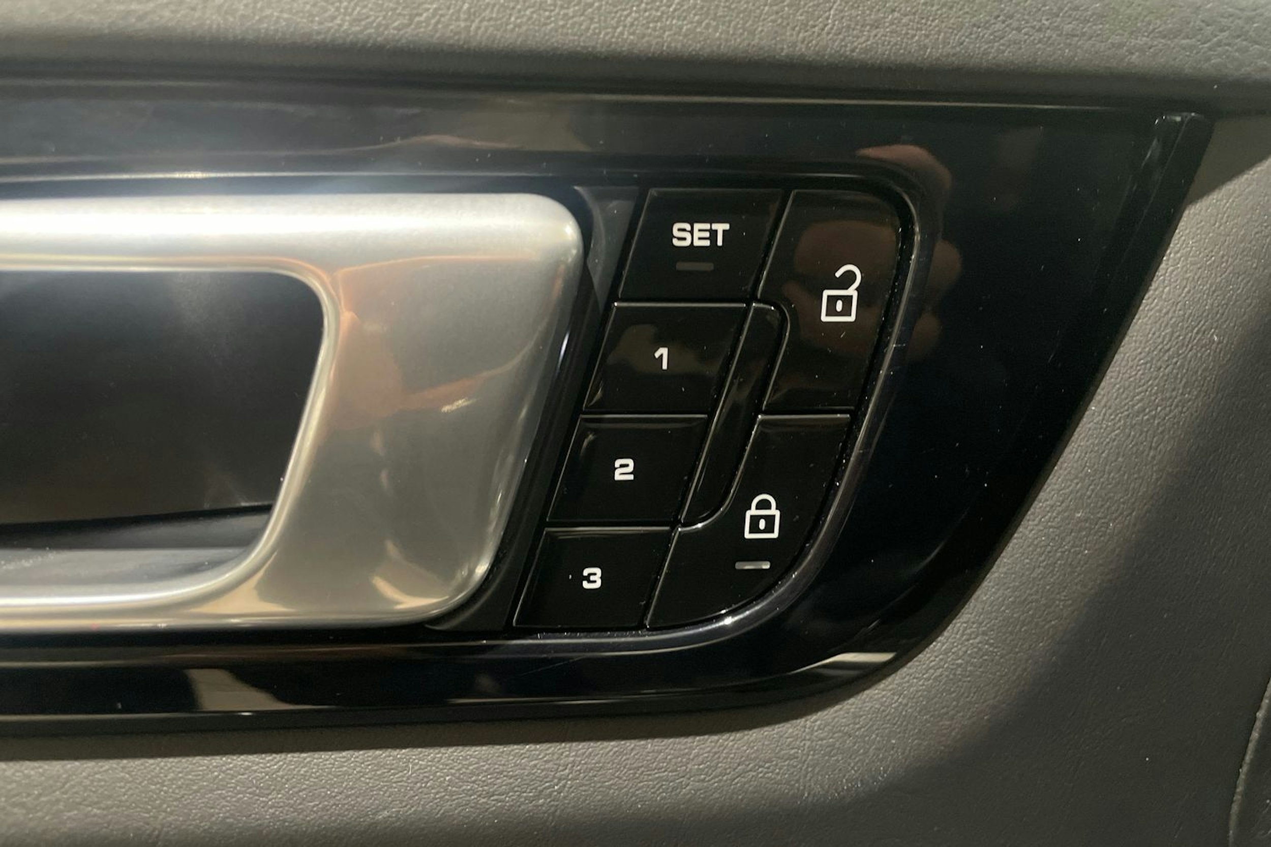 harmaa Porsche Cayenne 2020 kuva 16.