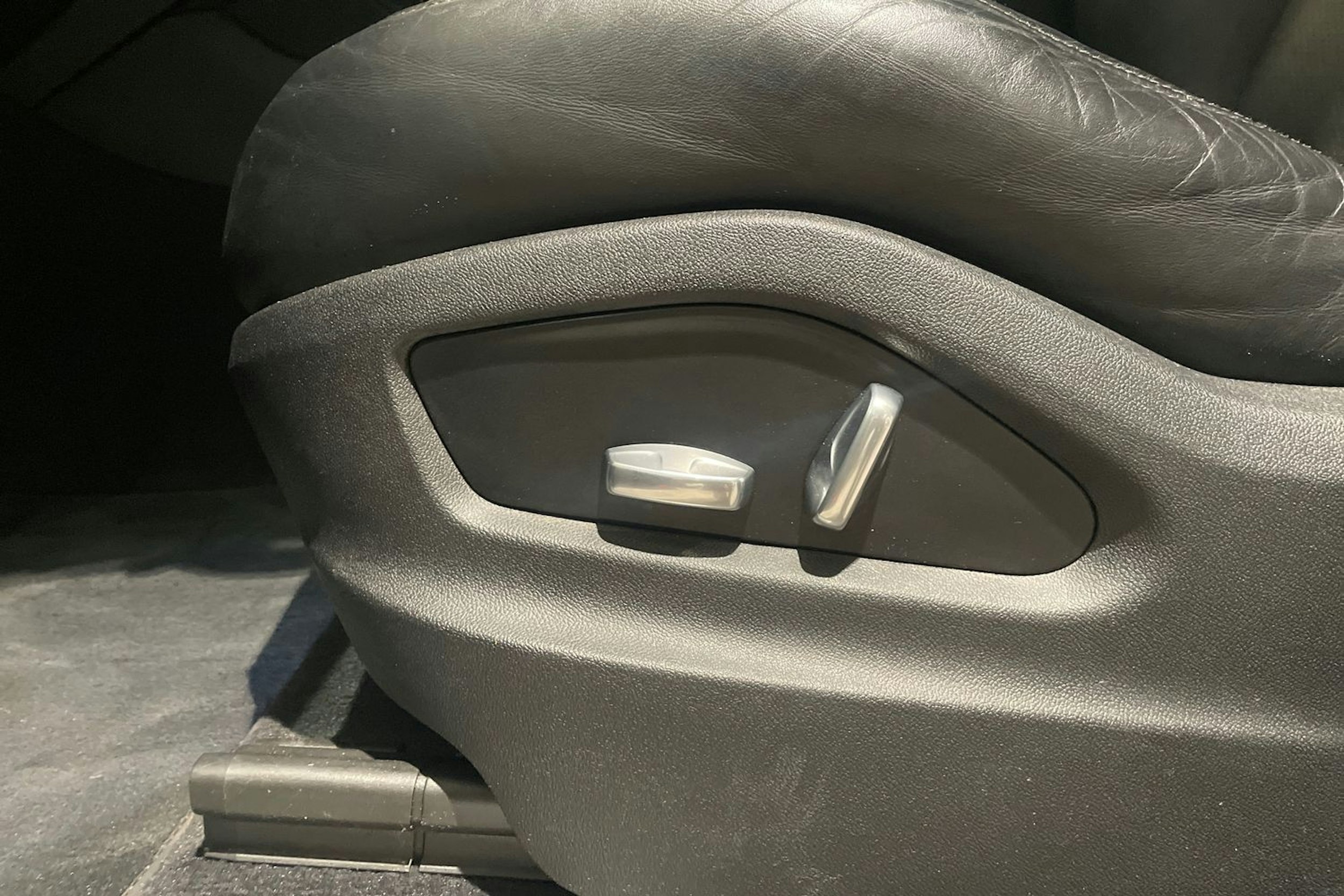 harmaa Porsche Cayenne 2020 kuva 17.