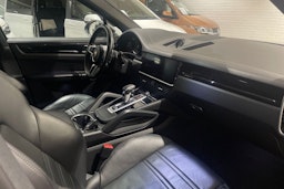 harmaa Porsche Cayenne 2020 kuva 22.