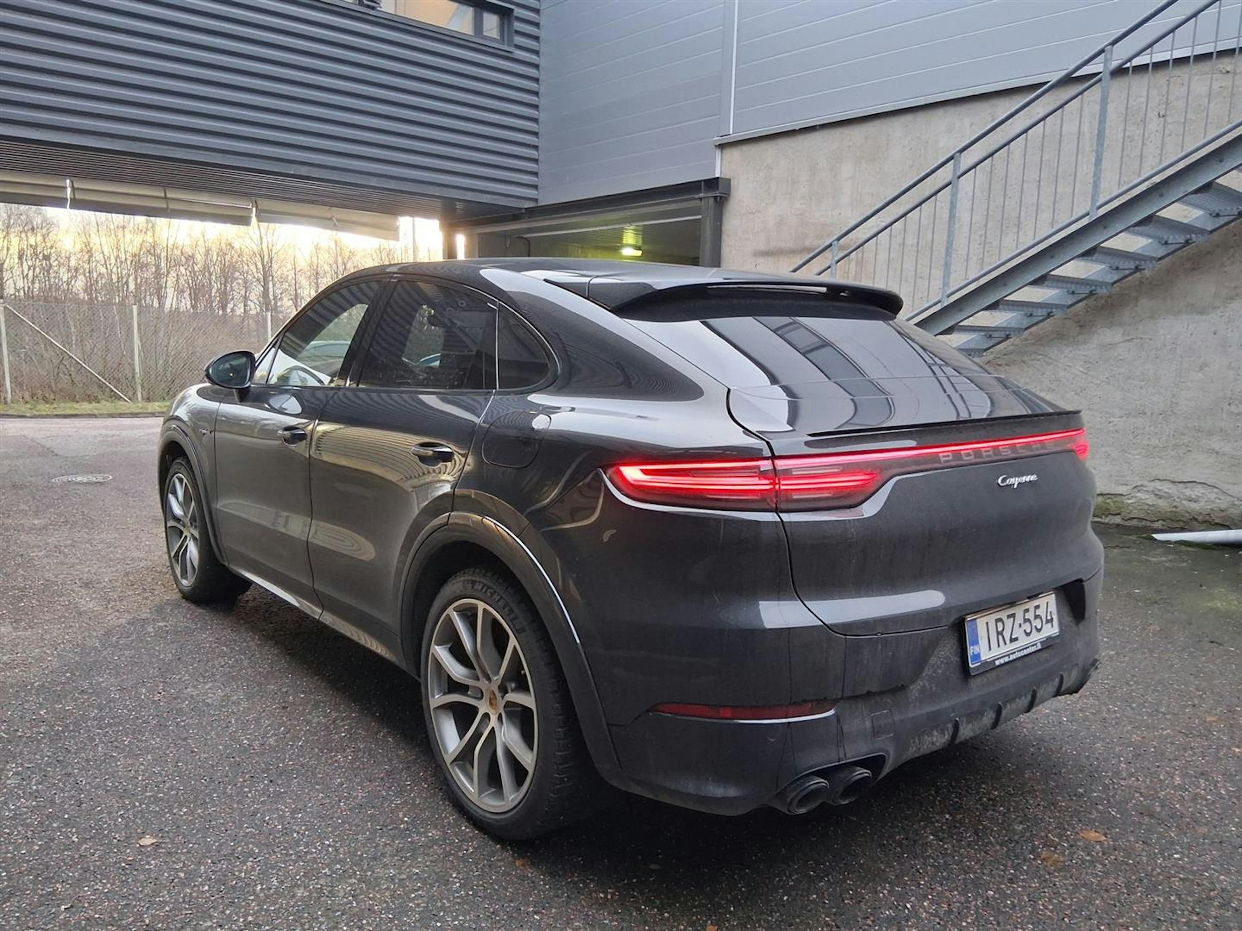 musta Porsche Cayenne 2020 kuva 4.