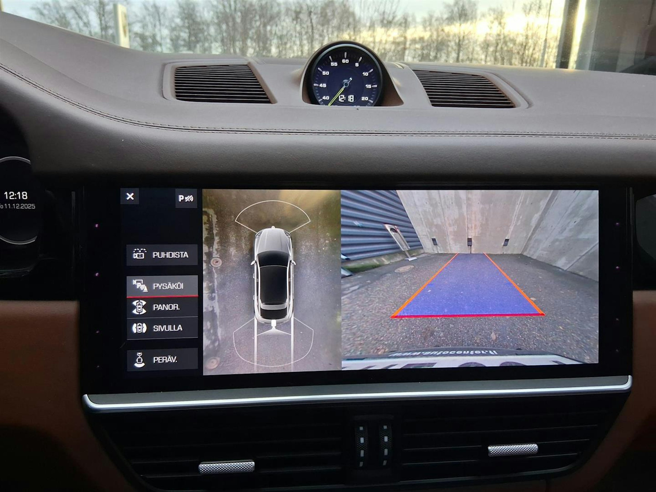 musta Porsche Cayenne 2020 kuva 7.