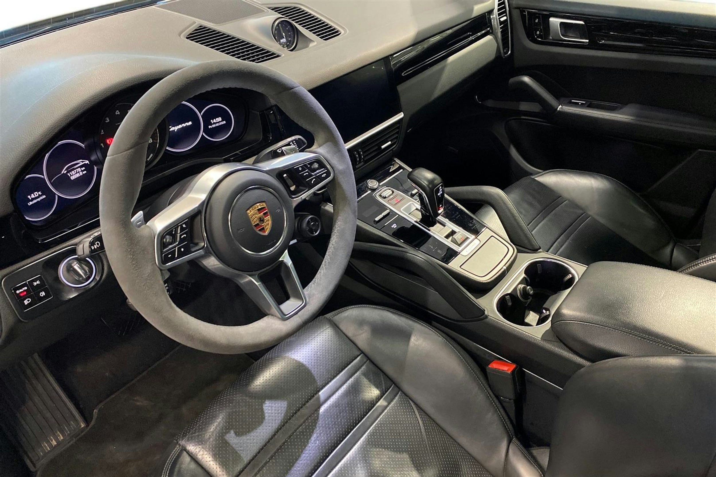 harmaa Porsche Cayenne 2020 kuva 6.