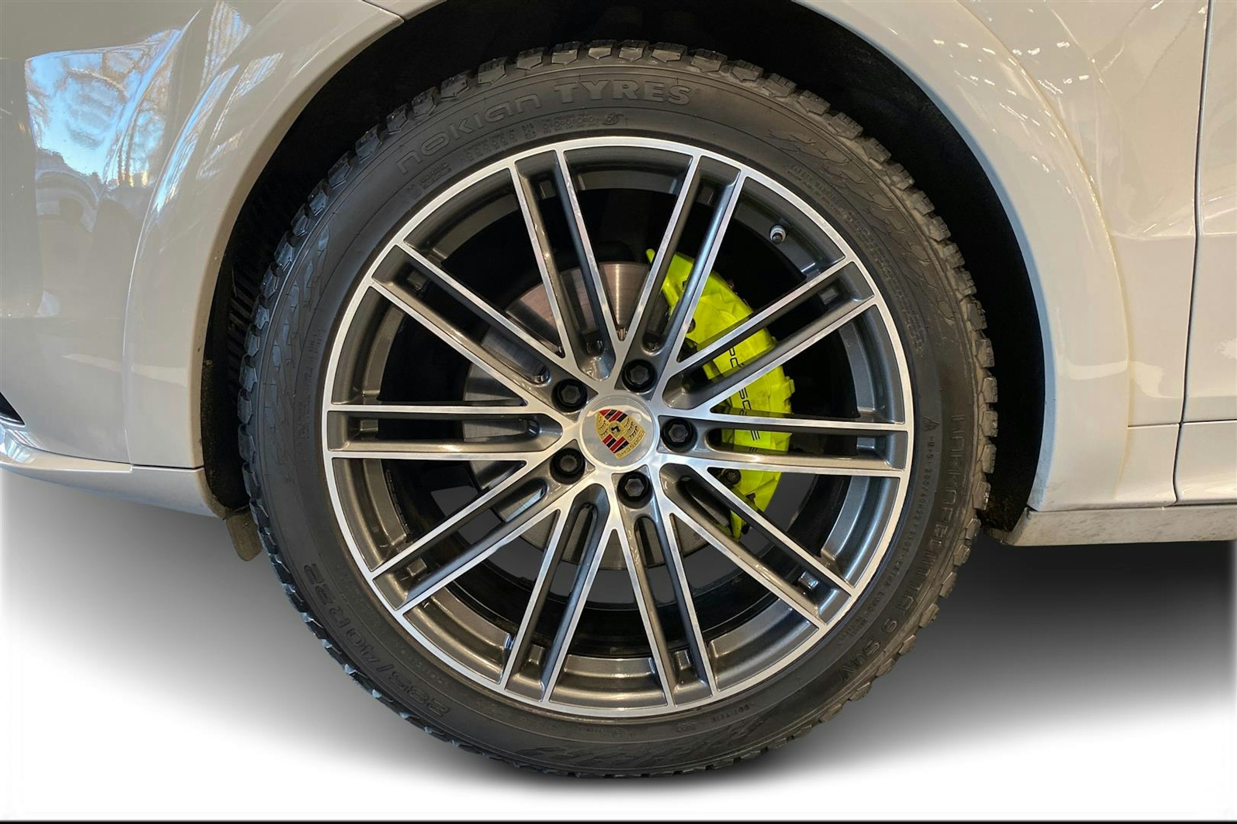 harmaa Porsche Cayenne 2020 kuva 9.