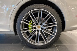 harmaa Porsche Cayenne 2020 kuva 10.