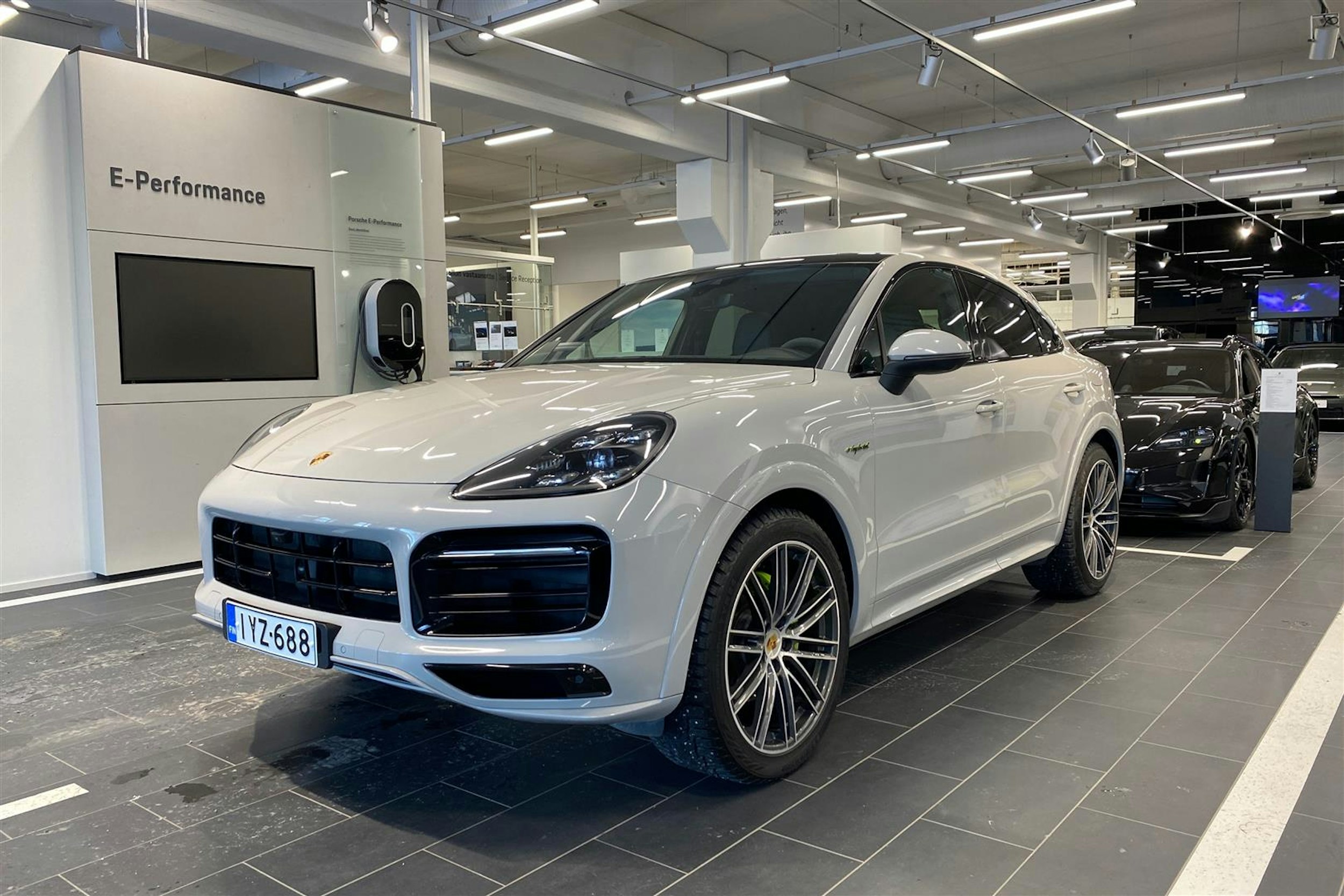 harmaa Porsche Cayenne 2020 kuva 11.
