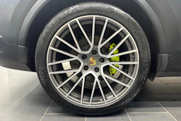 met. Harmaa Porsche Cayenne 2020 kuva 10.
