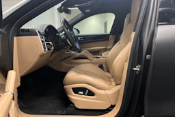 met. Harmaa Porsche Cayenne 2020 kuva 11.