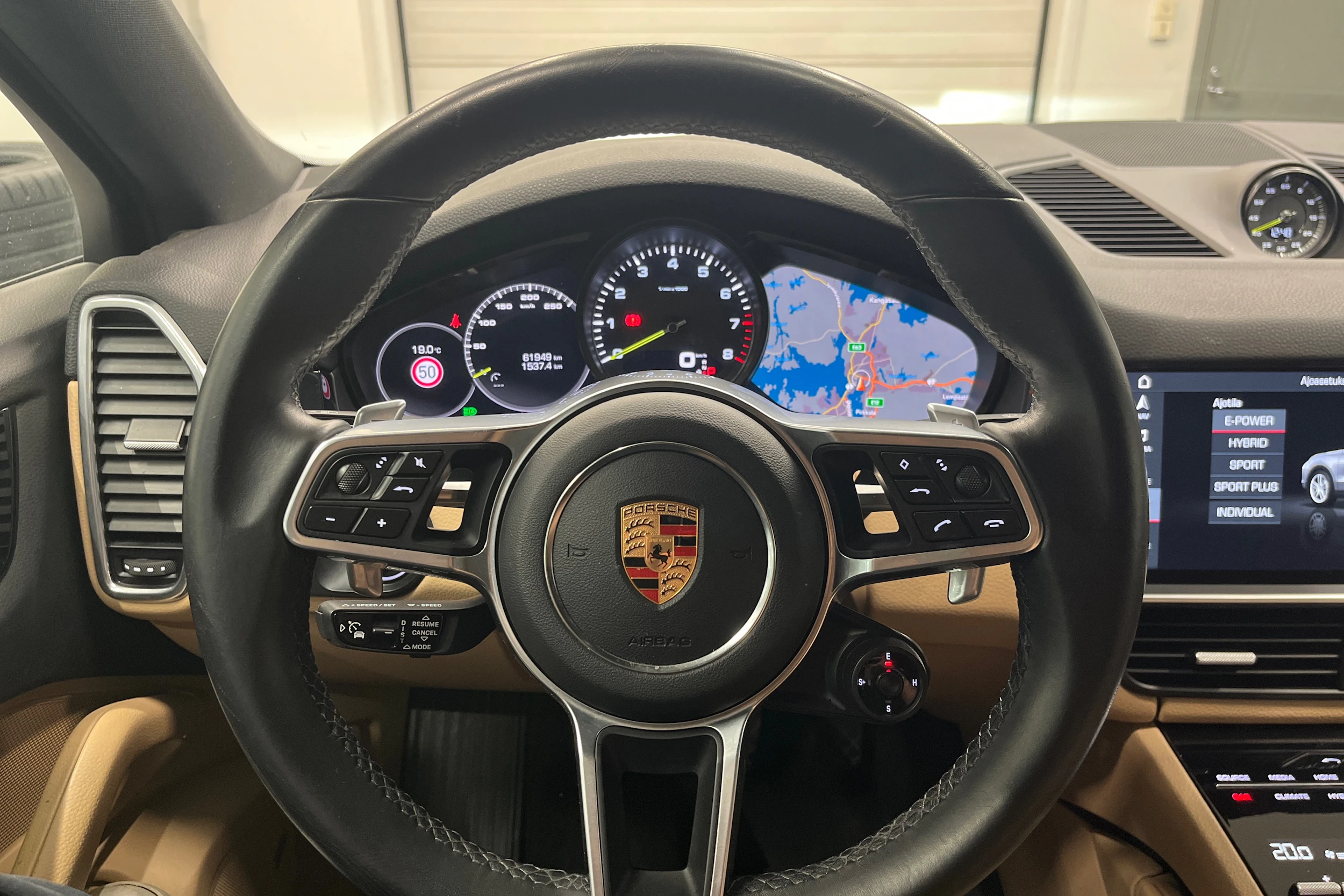 met. Harmaa Porsche Cayenne 2020 kuva 13.