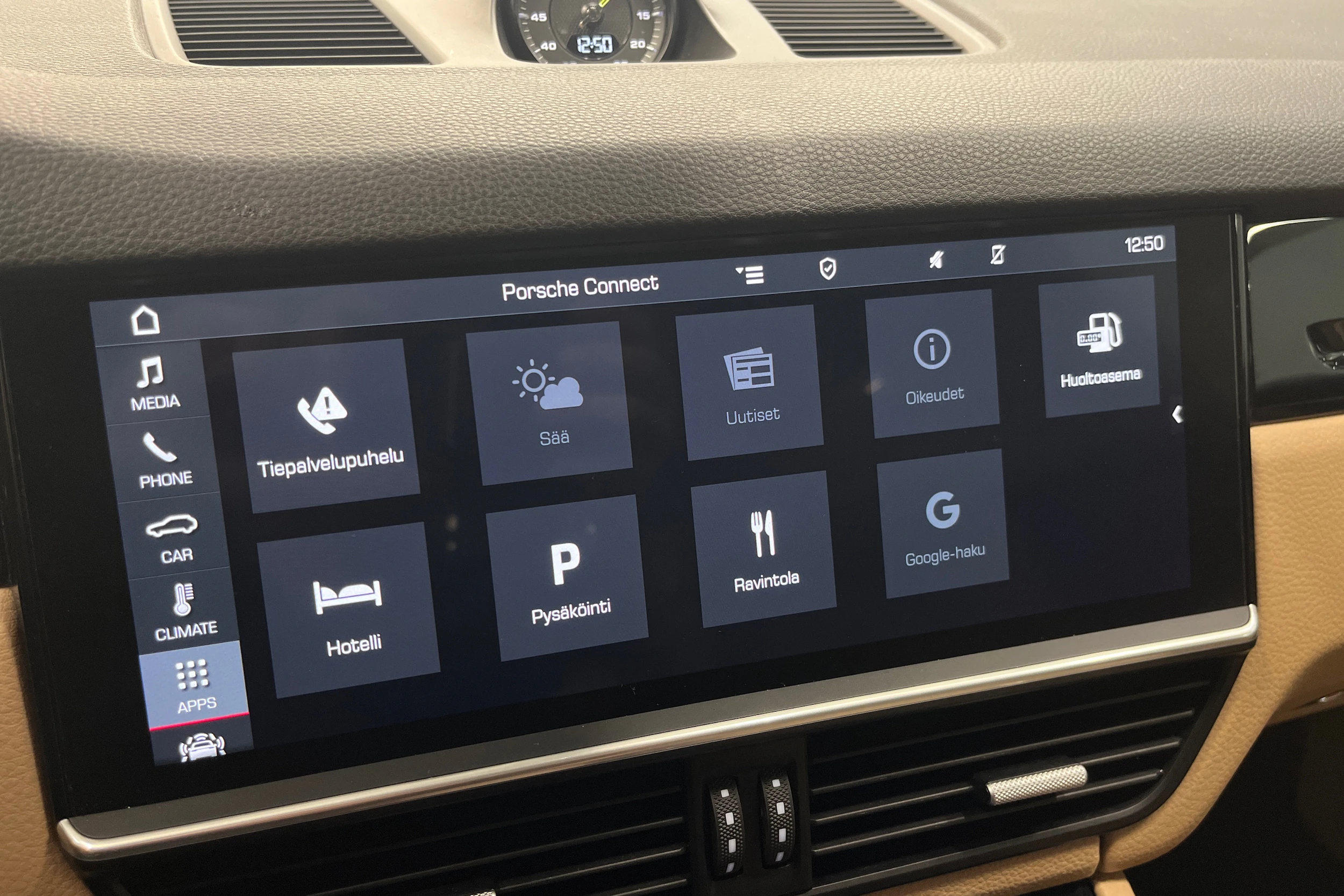 met. Harmaa Porsche Cayenne 2020 kuva 16.