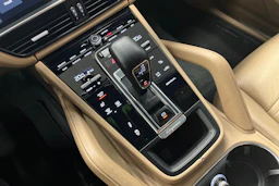 met. Harmaa Porsche Cayenne 2020 kuva 18.