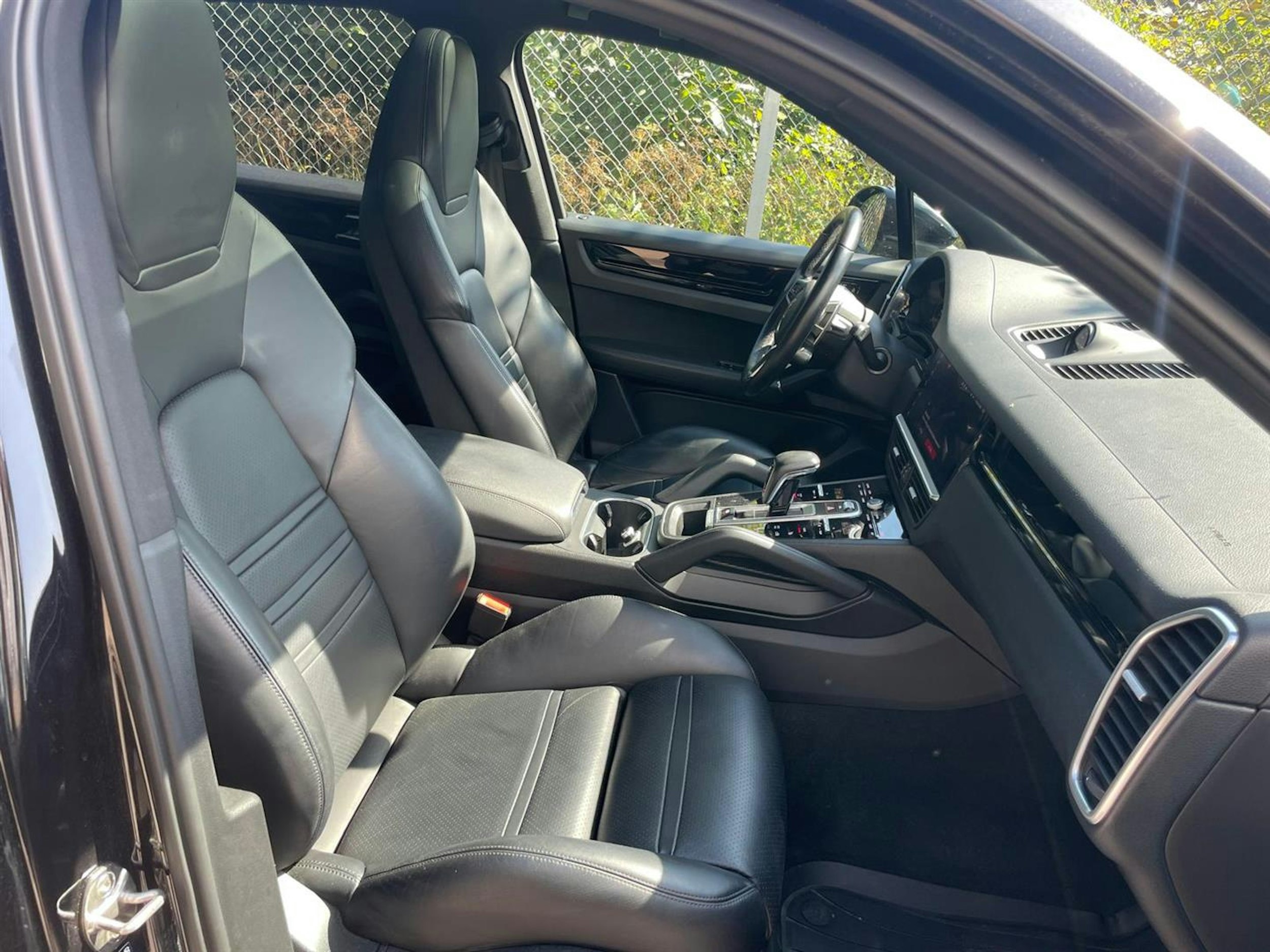 Musta Porsche Cayenne 2020 kuva 3.