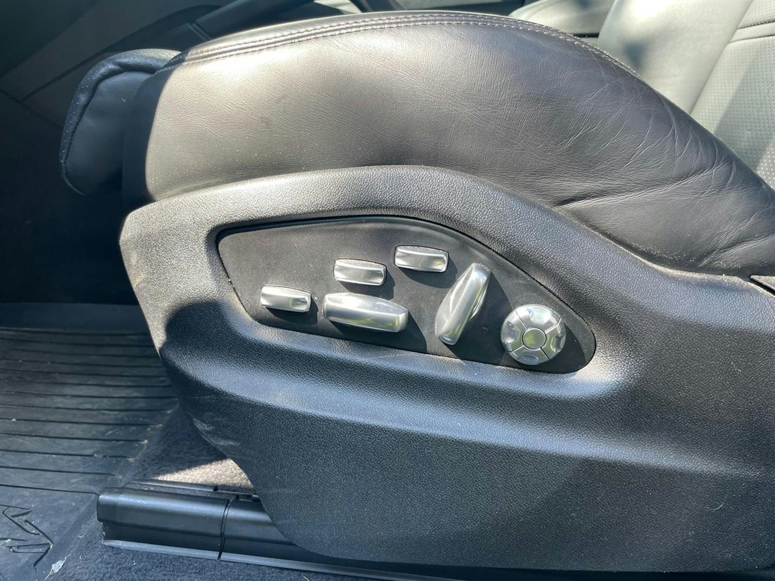 Musta Porsche Cayenne 2020 kuva 4.