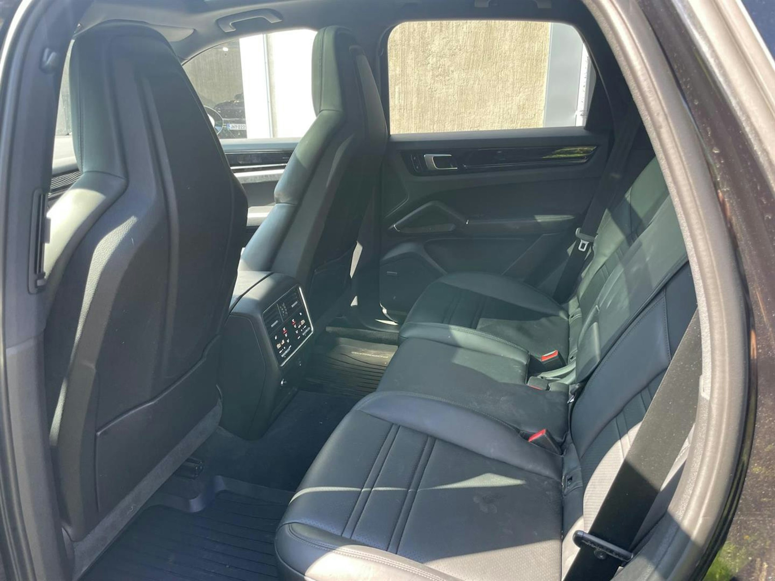 Musta Porsche Cayenne 2020 kuva 7.
