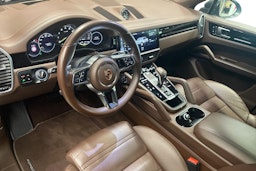 harmaa Porsche Cayenne 2020 kuva 6.