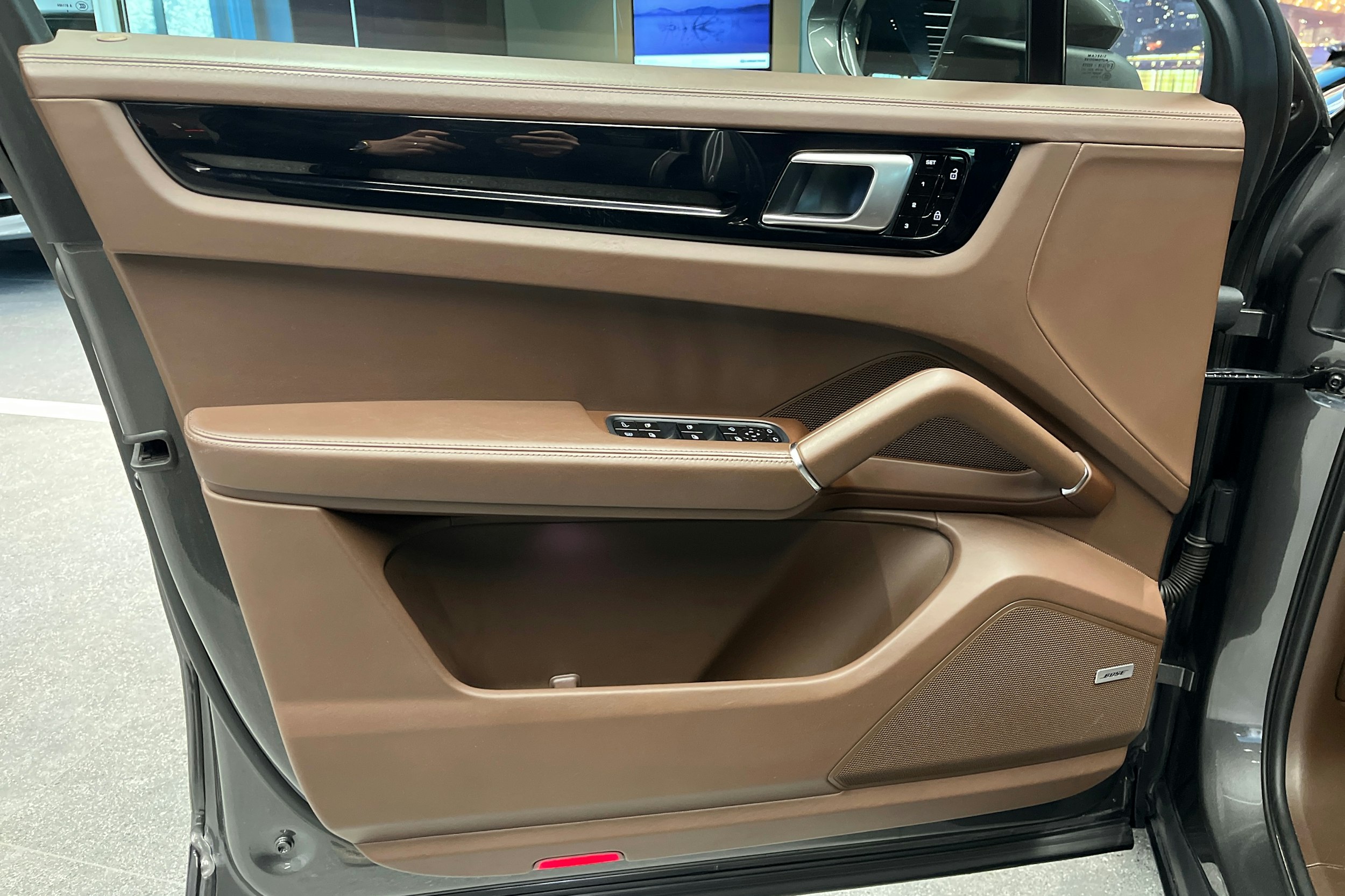 harmaa Porsche Cayenne 2020 kuva 11.