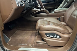 harmaa Porsche Cayenne 2020 kuva 12.