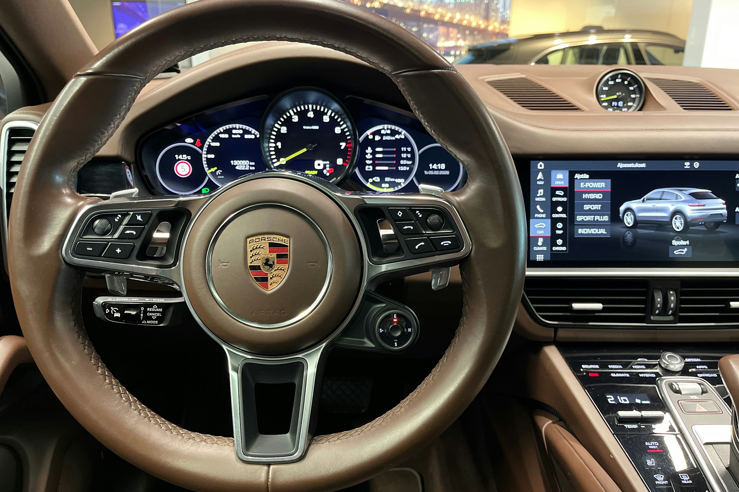 harmaa Porsche Cayenne 2020 kuva 13.