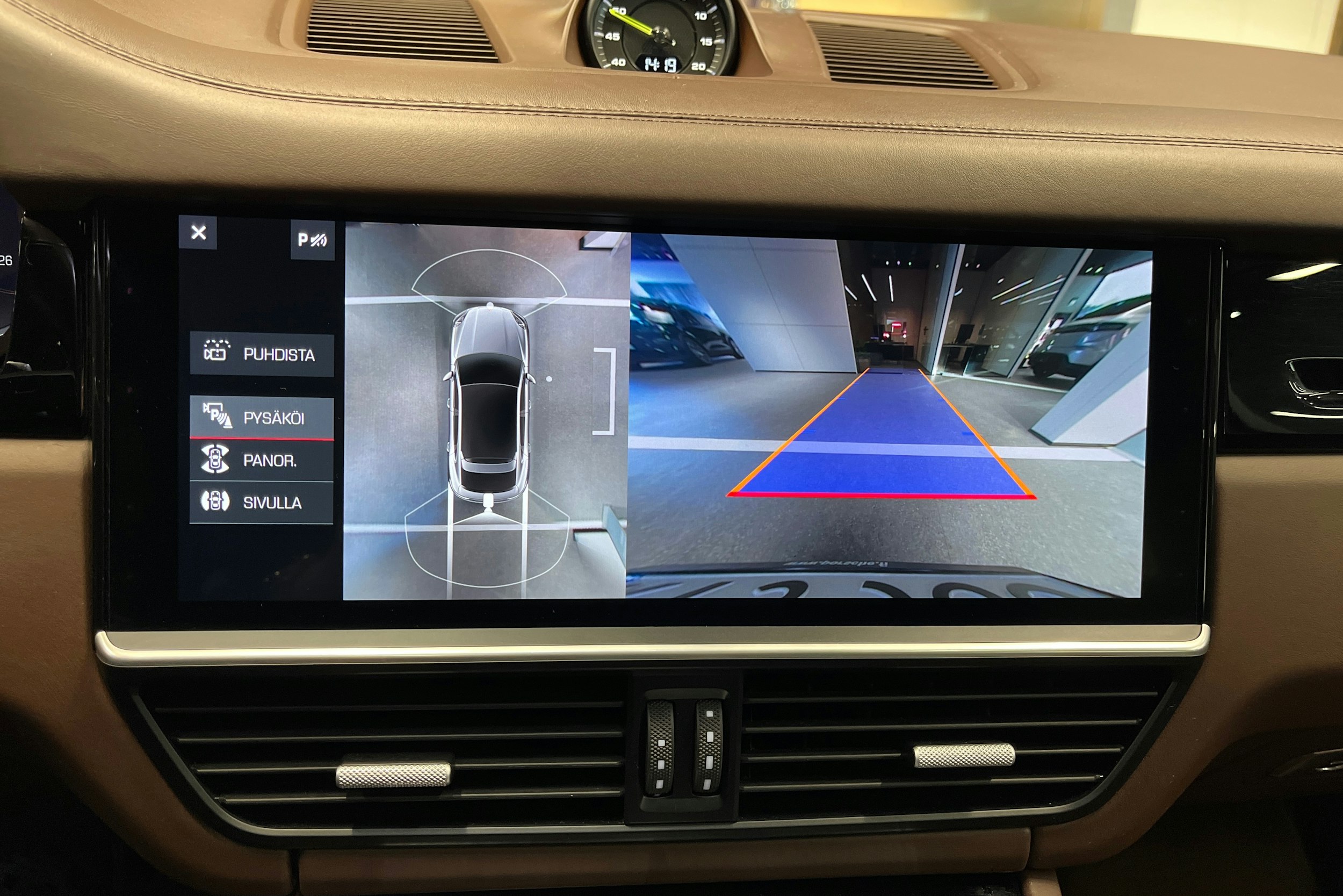 harmaa Porsche Cayenne 2020 kuva 16.