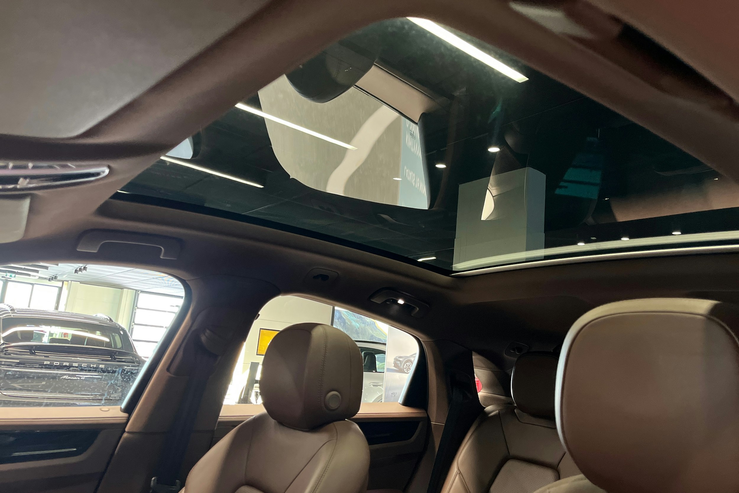 harmaa Porsche Cayenne 2020 kuva 18.