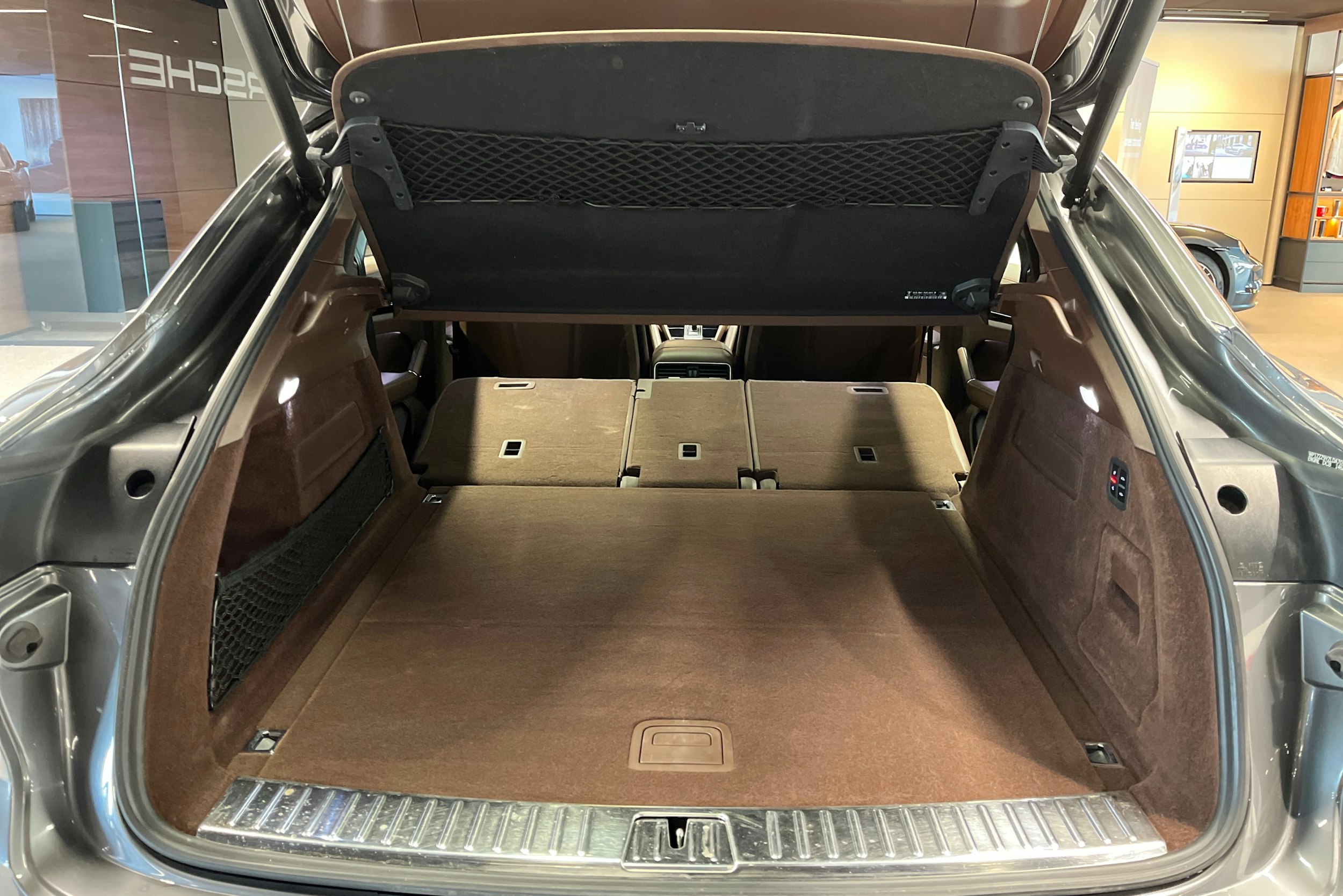 harmaa Porsche Cayenne 2020 kuva 21.