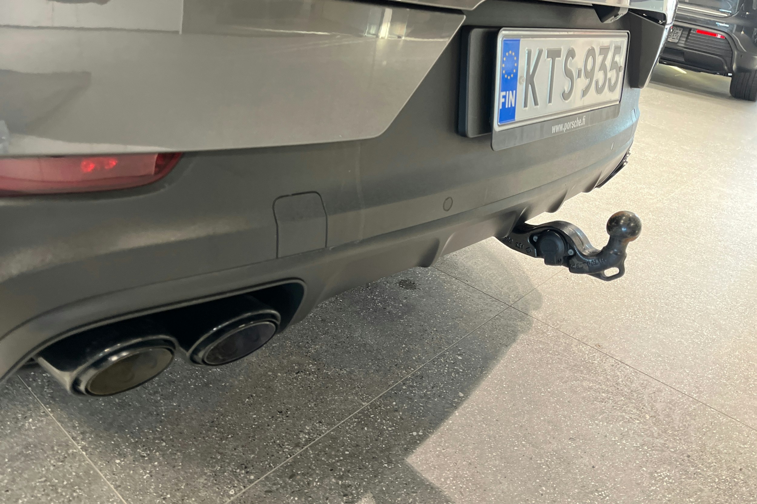 harmaa Porsche Cayenne 2020 kuva 23.