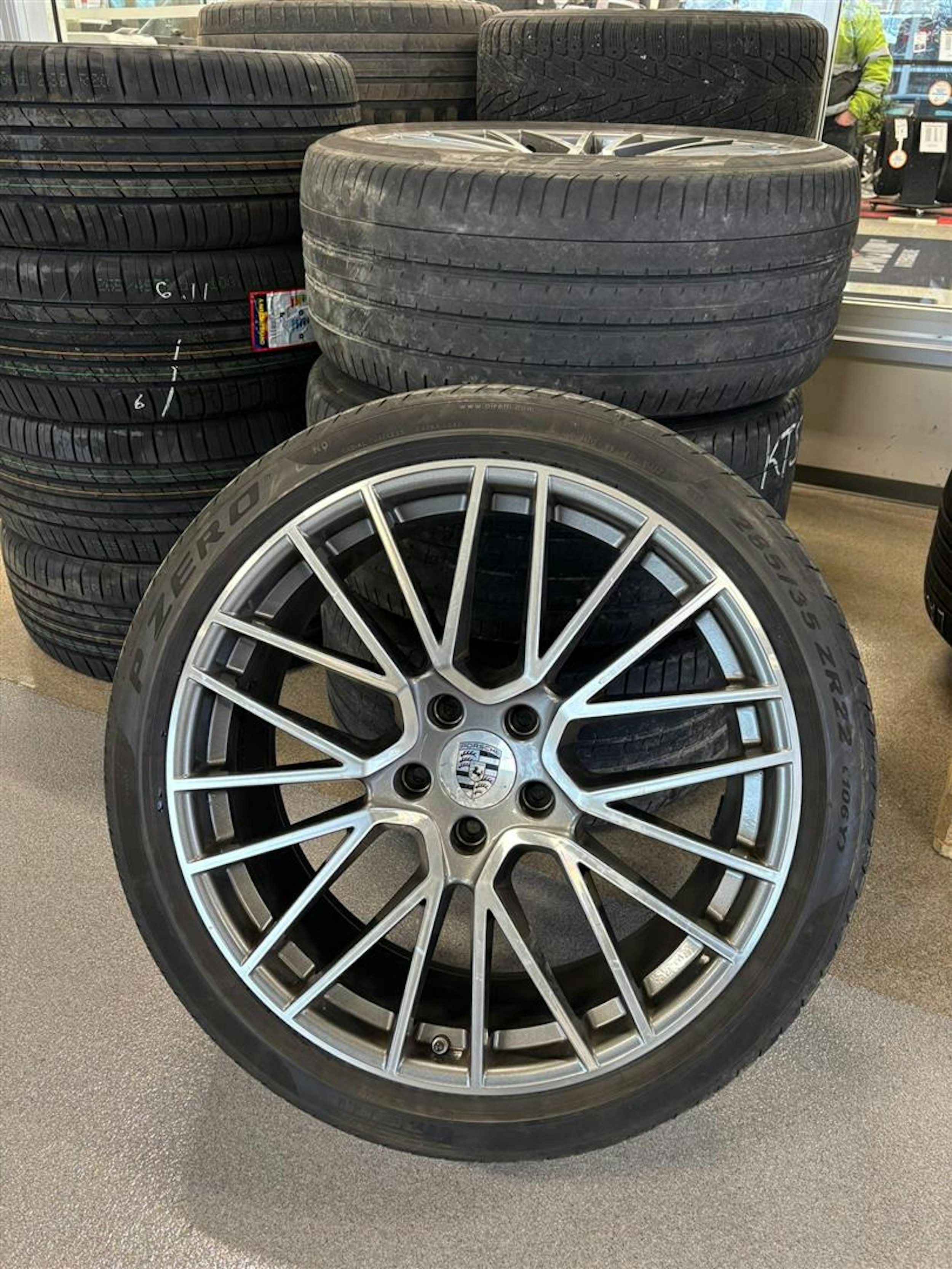 harmaa Porsche Cayenne 2020 kuva 25.