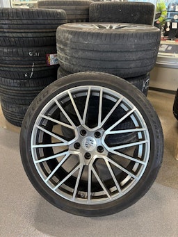 harmaa Porsche Cayenne 2020 kuva 25.