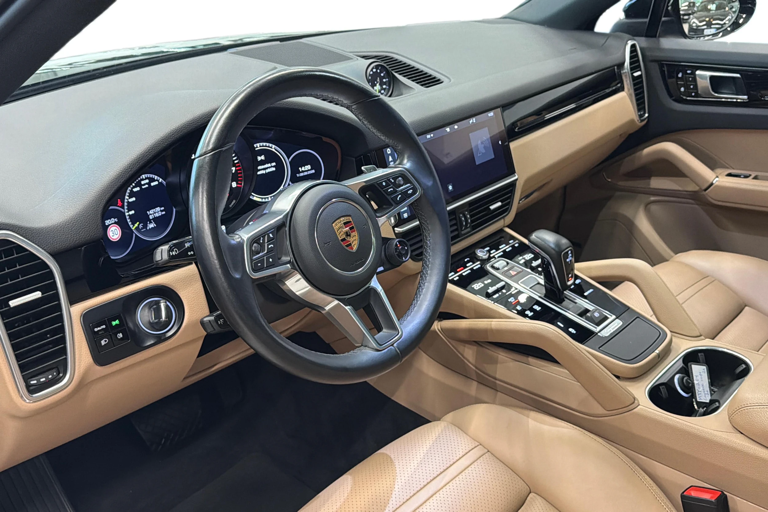 Musta Porsche Cayenne 2020 kuva 6.