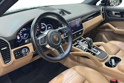 Musta Porsche Cayenne 2020 kuva 6.