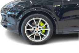 Musta Porsche Cayenne 2020 kuva 8.