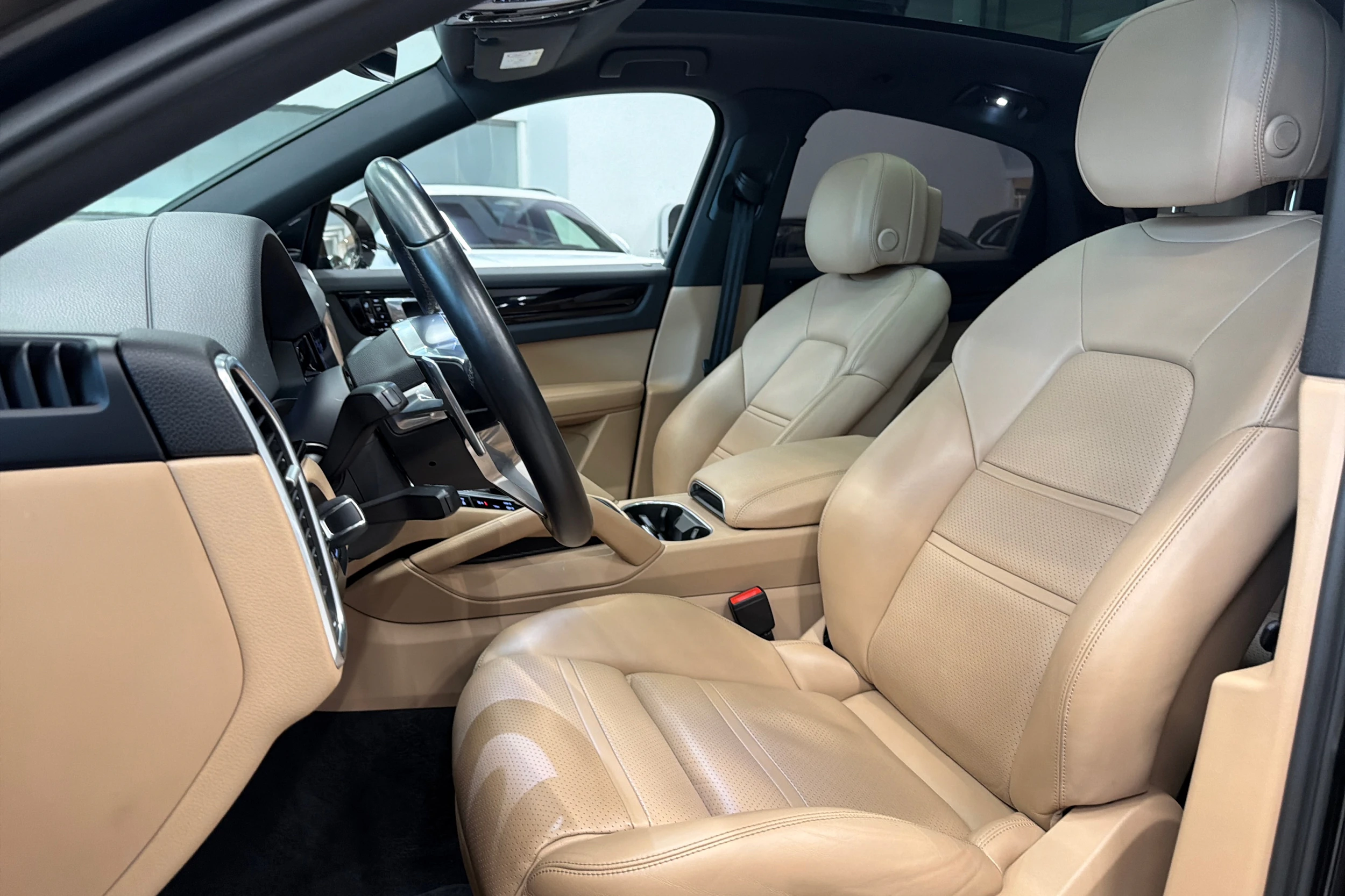 Musta Porsche Cayenne 2020 kuva 9.