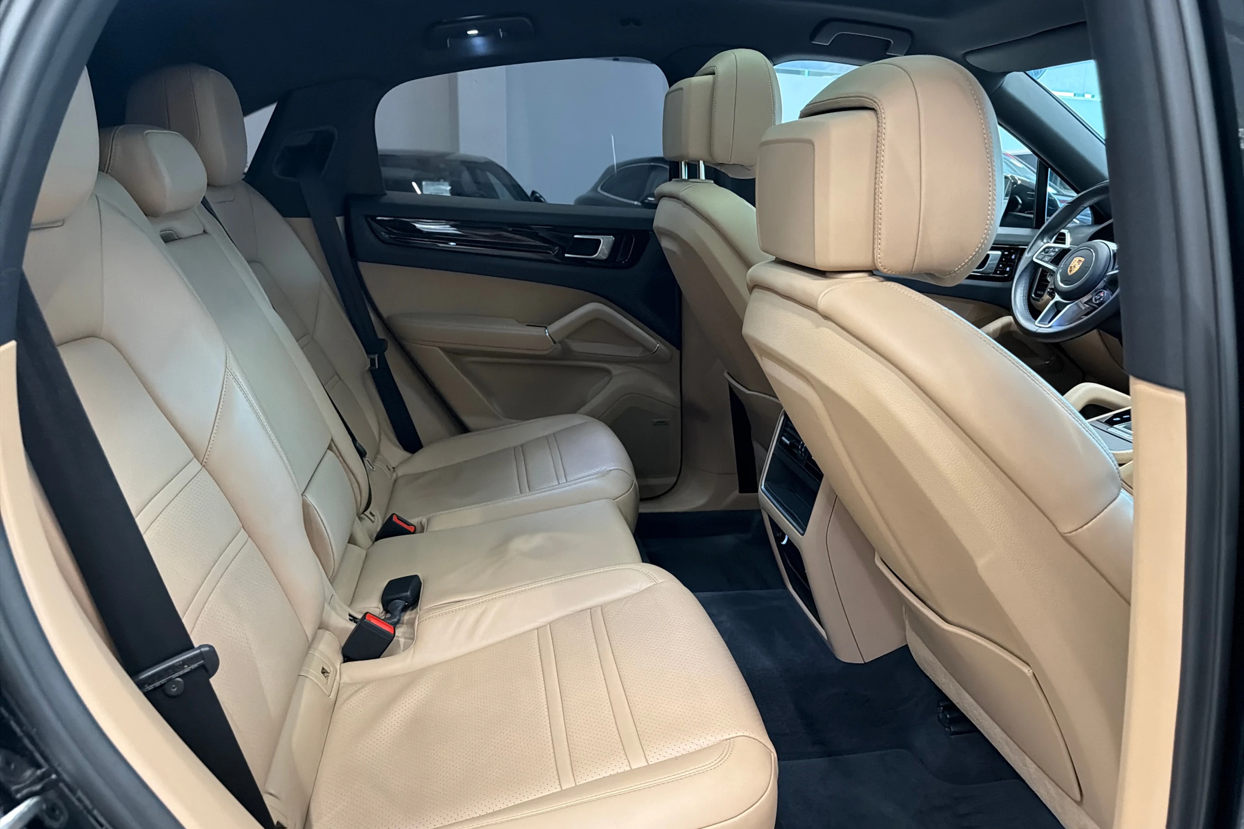 Musta Porsche Cayenne 2020 kuva 13.