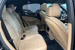 Musta Porsche Cayenne 2020 kuva 13.