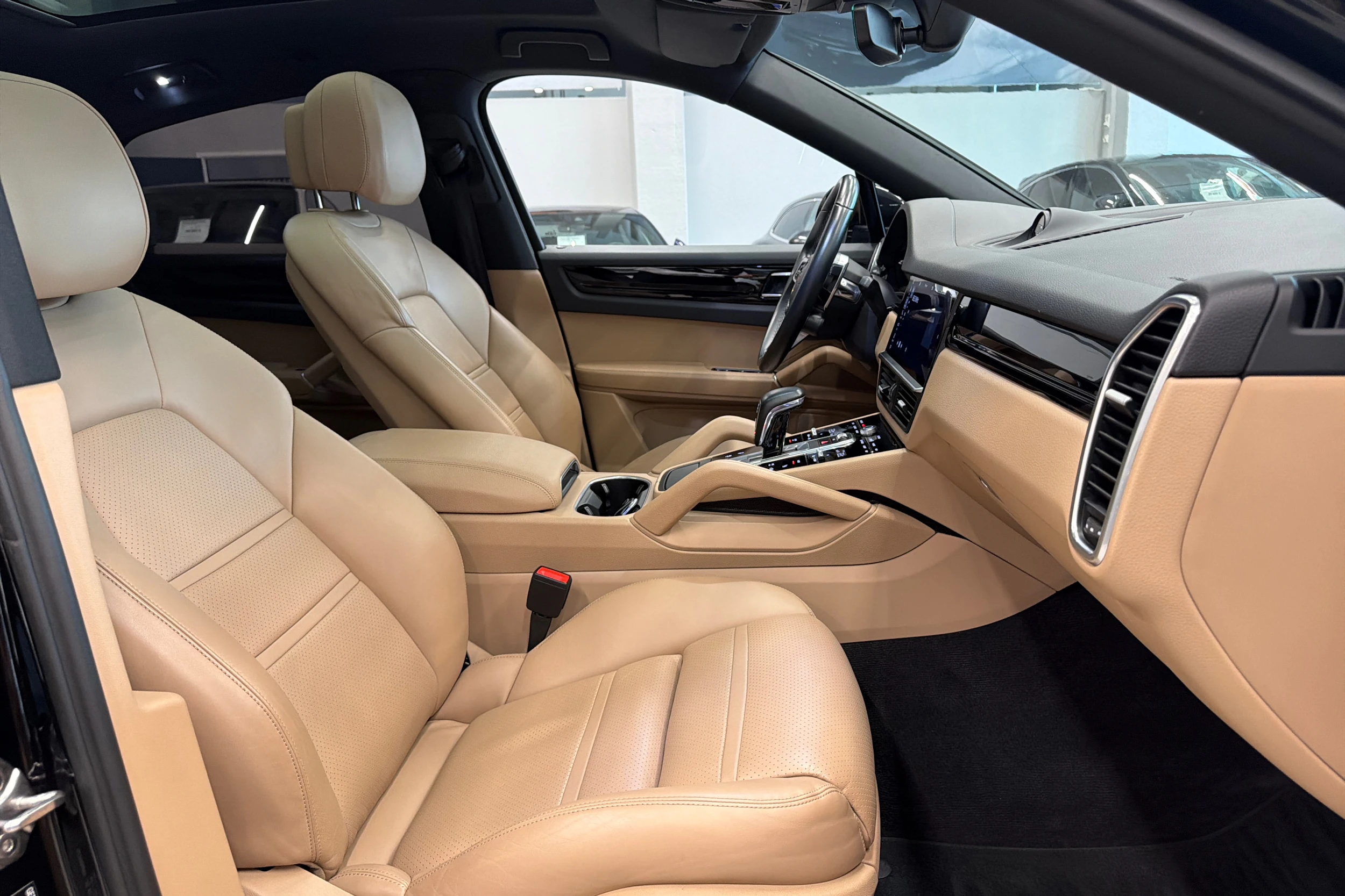 Musta Porsche Cayenne 2020 kuva 14.