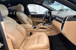 Musta Porsche Cayenne 2020 kuva 14.