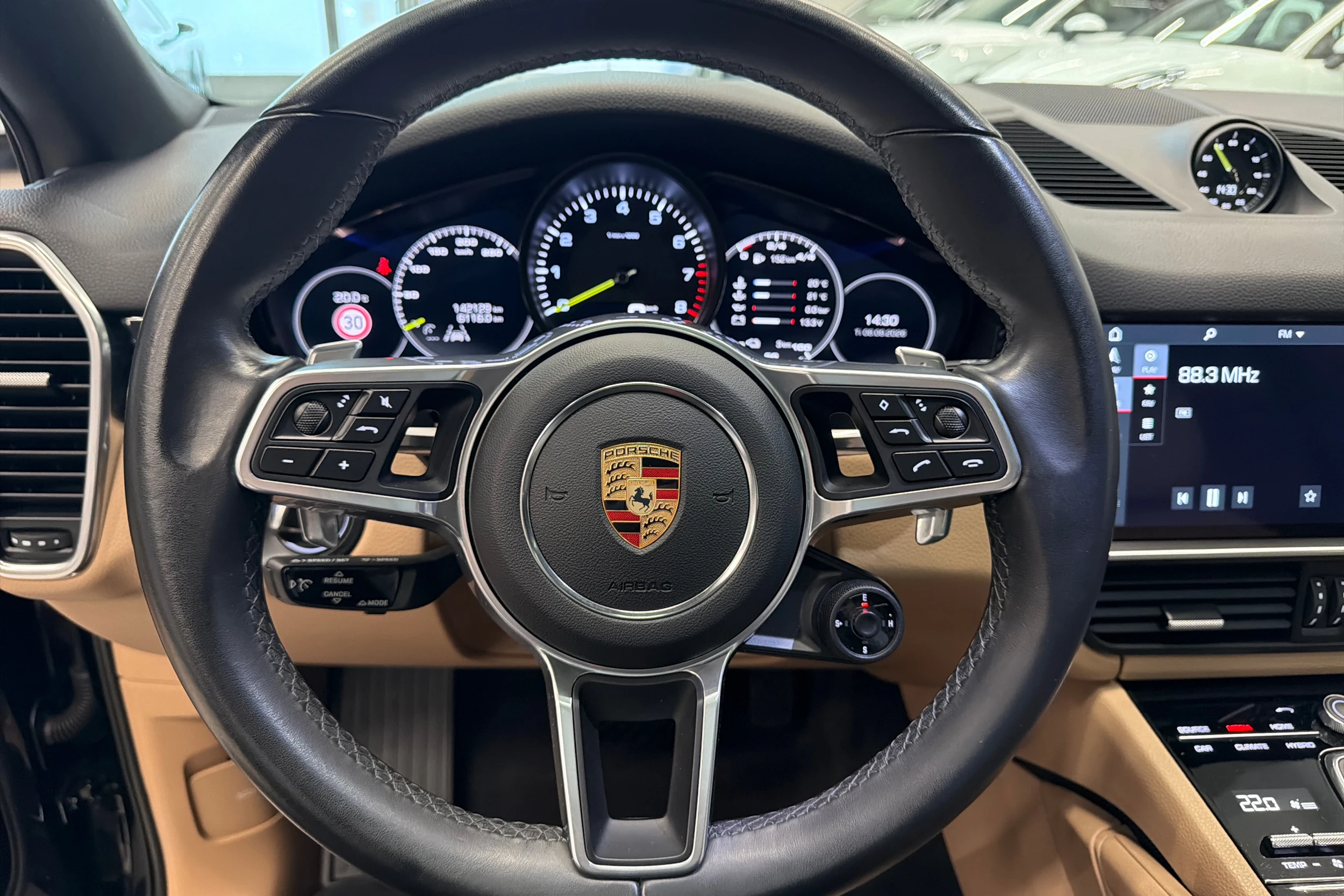 Musta Porsche Cayenne 2020 kuva 16.