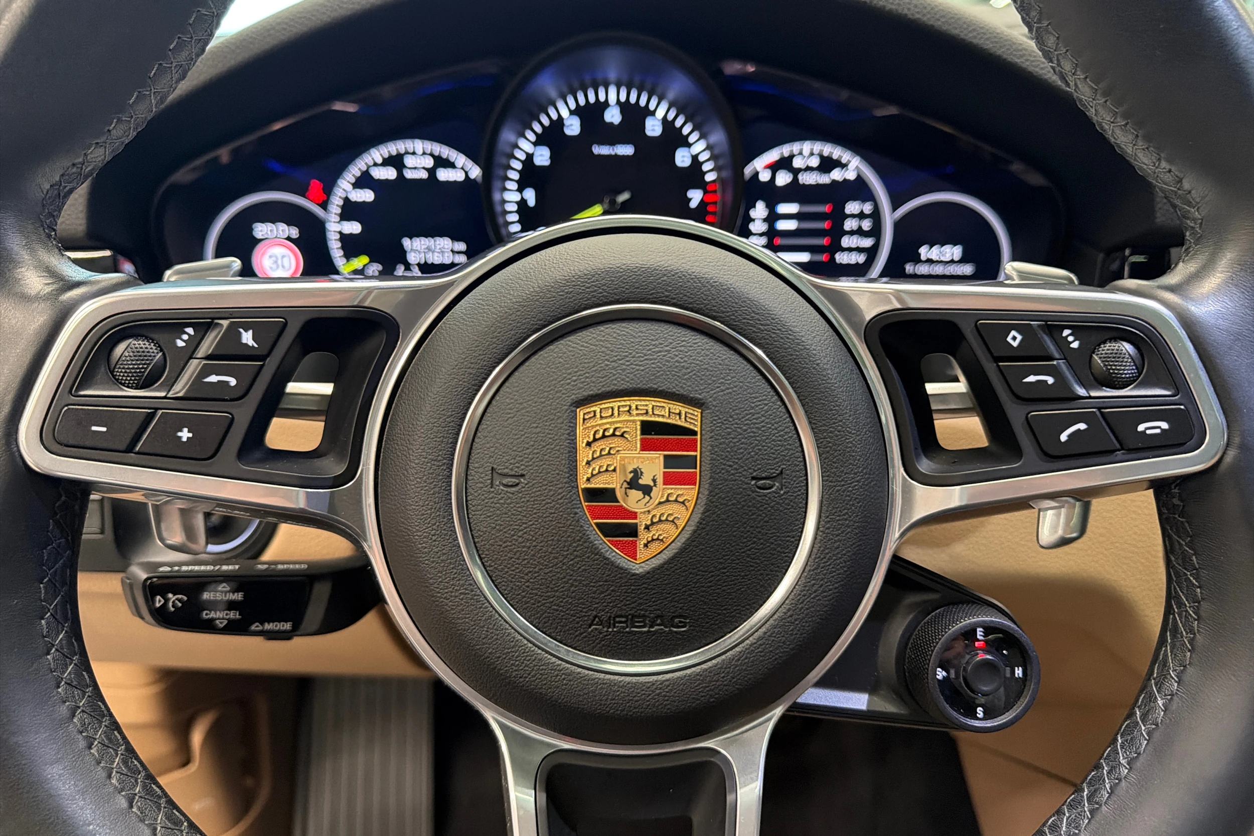 Musta Porsche Cayenne 2020 kuva 17.