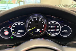 Musta Porsche Cayenne 2020 kuva 19.