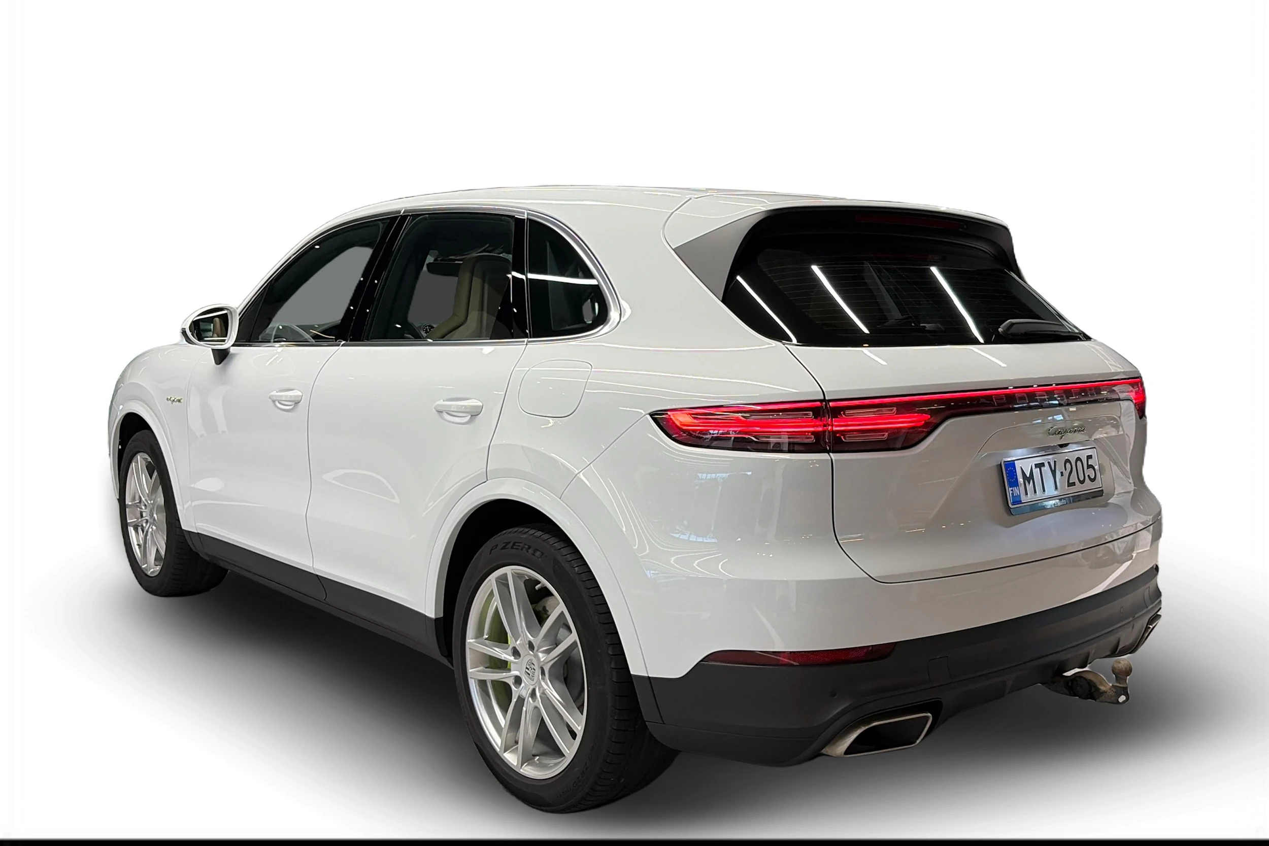 valkoinen Porsche Cayenne 2020 kuva 2.