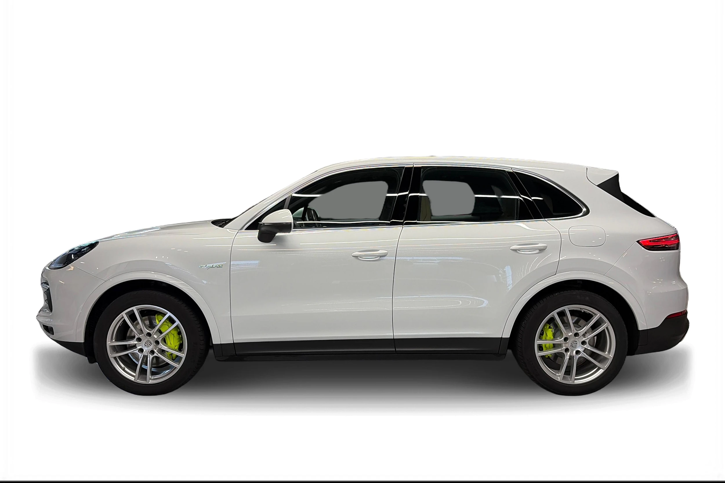 valkoinen Porsche Cayenne 2020 kuva 5.