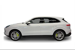 valkoinen Porsche Cayenne 2020 kuva 5.