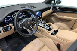 valkoinen Porsche Cayenne 2020 kuva 6.