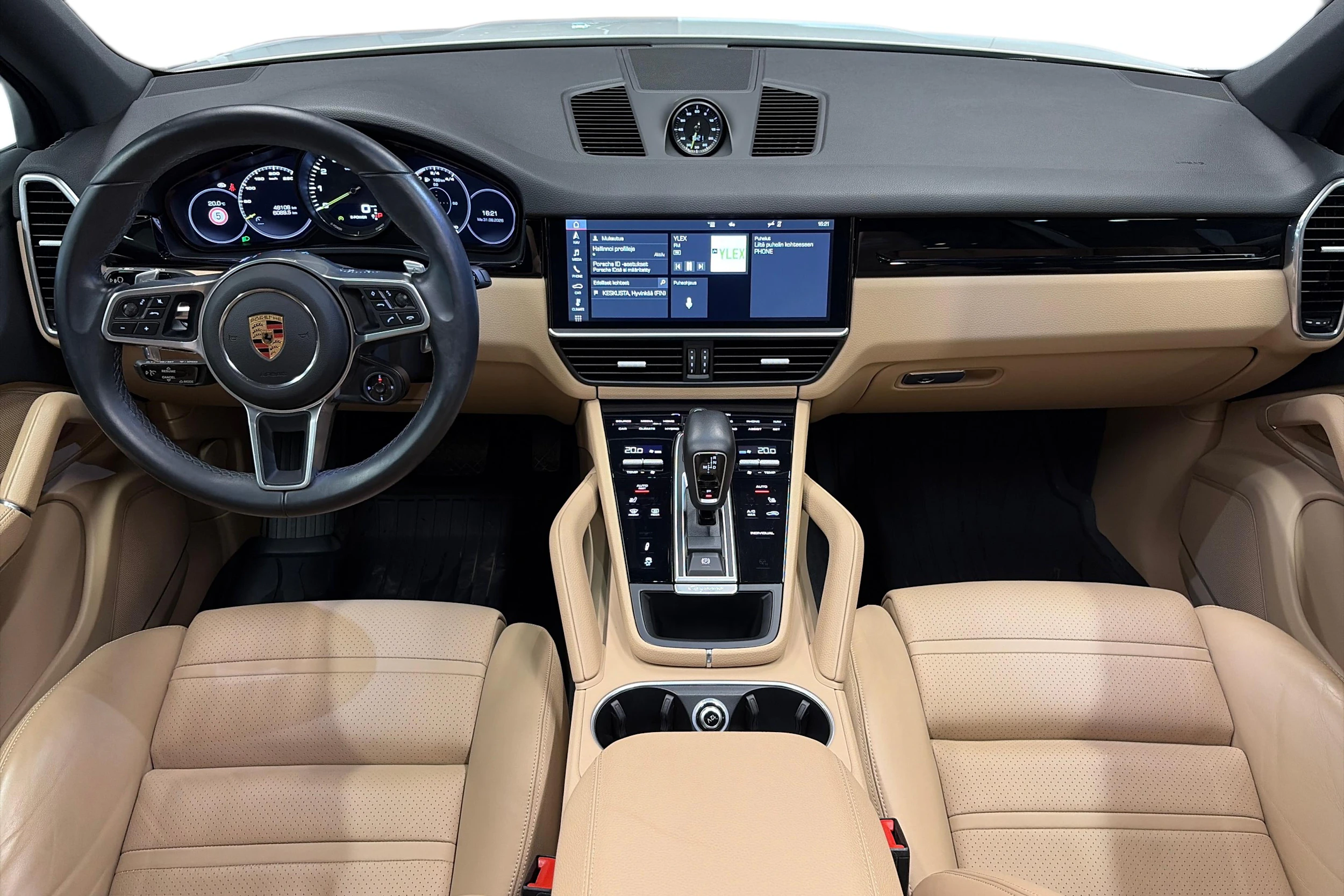 valkoinen Porsche Cayenne 2020 kuva 7.