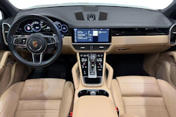valkoinen Porsche Cayenne 2020 kuva 7.