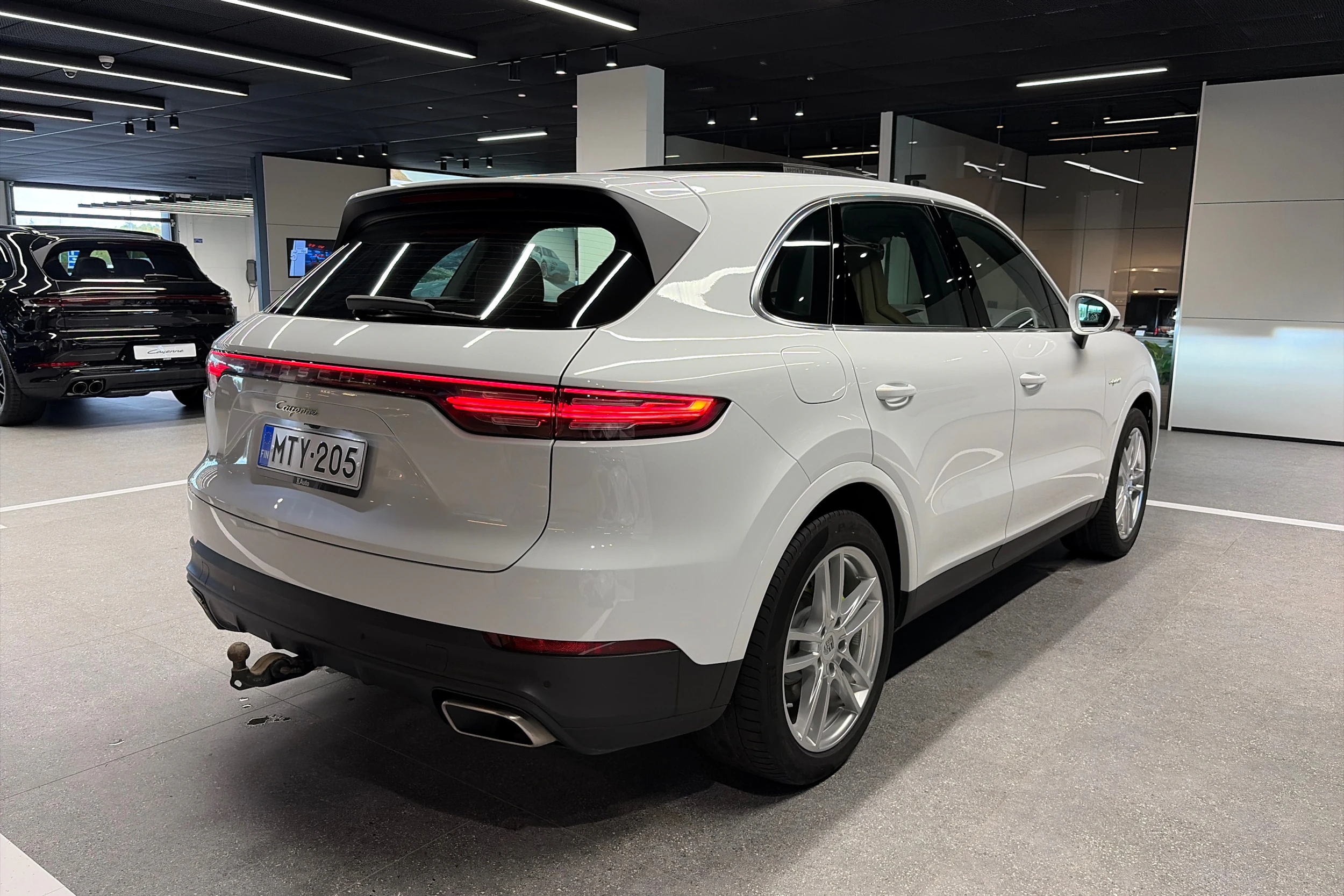 valkoinen Porsche Cayenne 2020 kuva 11.