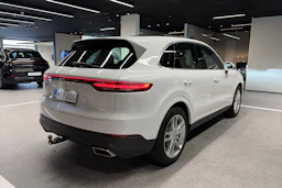 valkoinen Porsche Cayenne 2020 kuva 11.